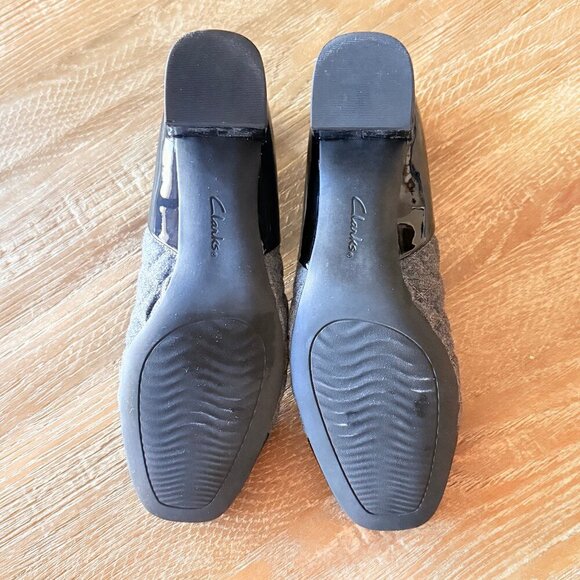 Clarks Closed Toe Pumps - Picture 4 of 5